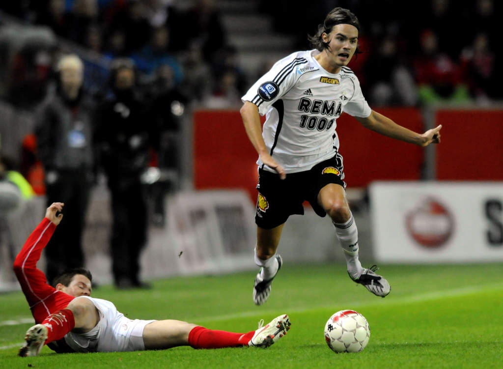 091101 Fotboll, norsk, Tippeligan, Brann - Rosenborg: Petter Vaagan Moen, Brann och Mikael Lustig, Rosenborg
© Bildbyrn - Cop 29
SWEDEN ONLY