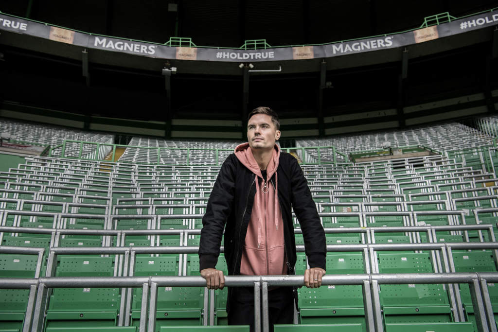 foto : andbar : mikael lustig i glasgow.  infr longread om guldbollen.