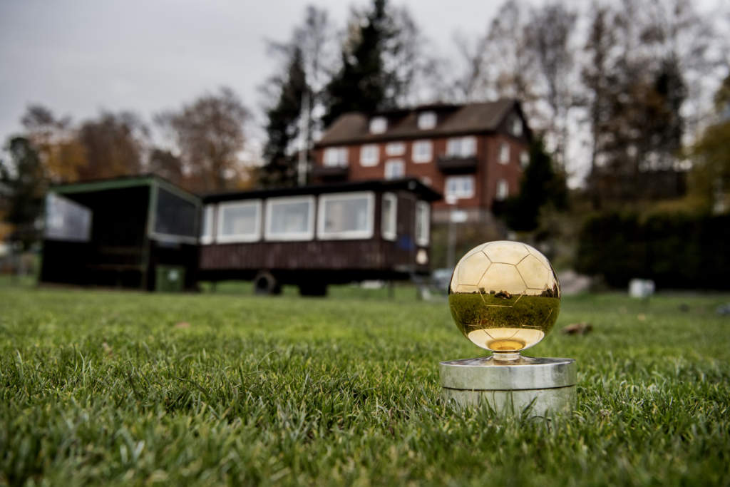 foto : andbar : guldbollen i vsters.  blsbo ip